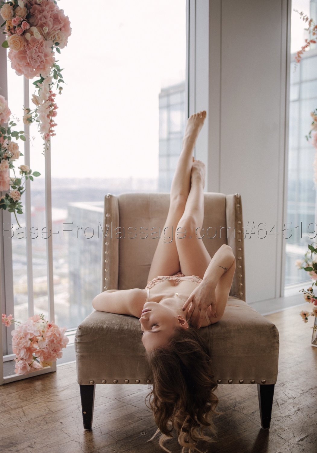 Все фотографии массажистки эротичсекого массажа Эвелина из Москва