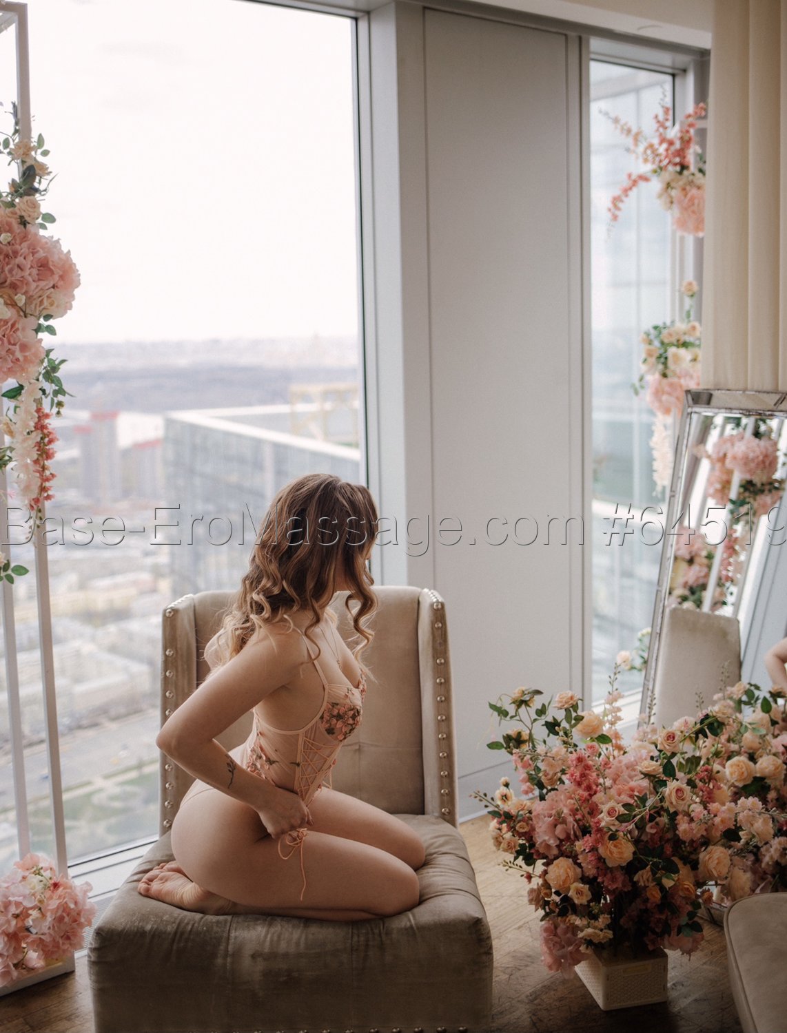 Все фотографии массажистки эротичсекого массажа Эвелина из Москва